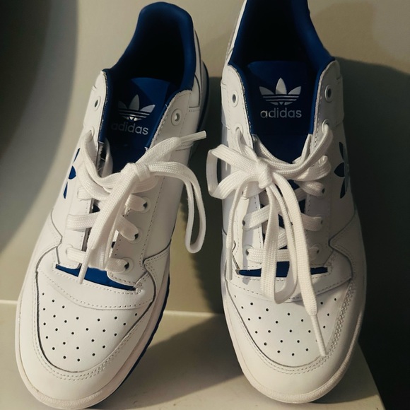 Adidas Royal/White Platform - Picture 2 of 10
